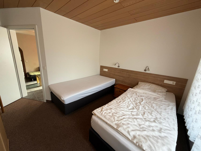 Bedroom 4, Hotel Restaurant Zum Schwan, Kleve