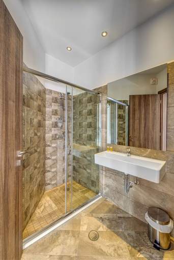 Bathroom 3, Ethrion, South Aegean
