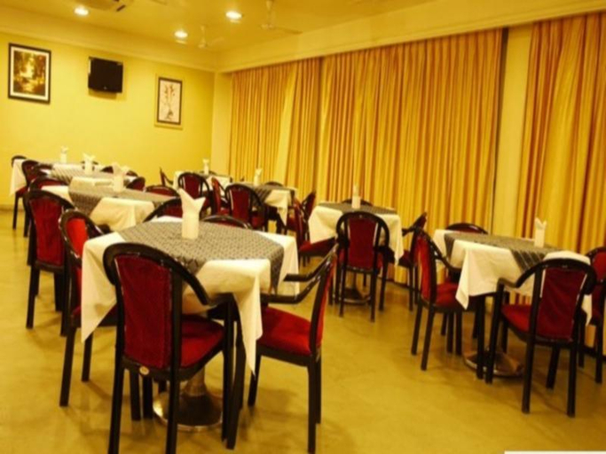 Food & Drinks 5, Hotel Kohinoor Square, Kolhapur