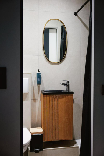 Bathroom 5, hotel de la Paix, Charente-Maritime
