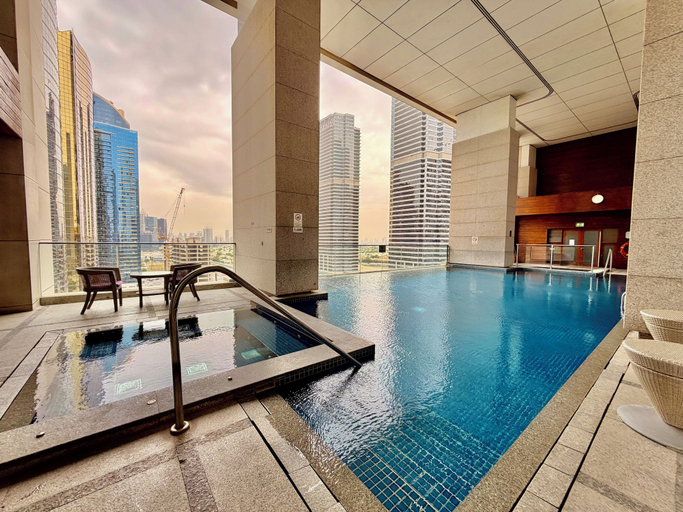 Pool 2, Bonnington Tower - Mint Stay, Dubai