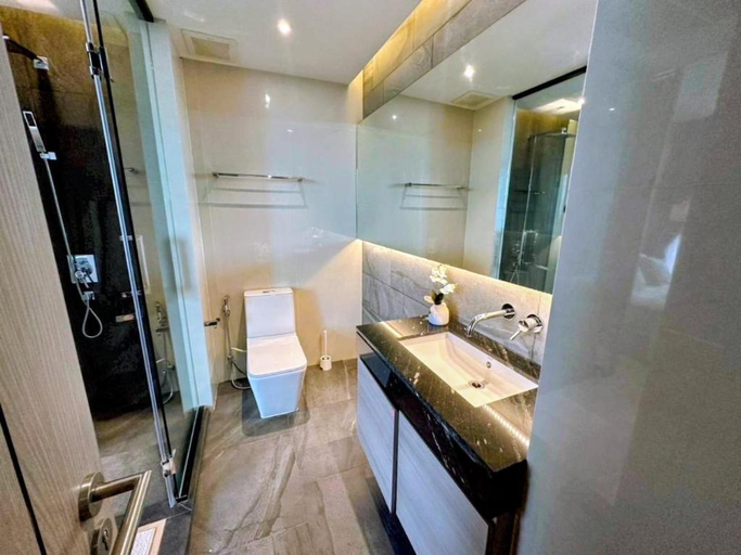 Bathroom, Pattaya Ocean view Room in Andromeda Seaview Condo Phratamnak Hill, Pattaya