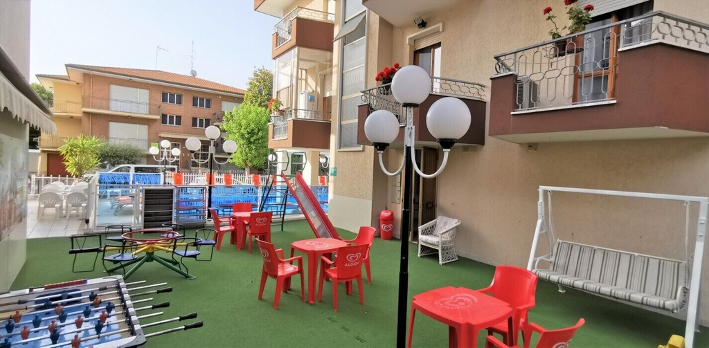 Others 3, Hotel Cosmos, Rimini