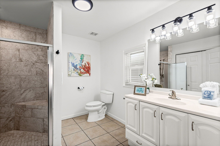Bathroom 3, Spacious Comforts ~ 4br/4ba ~ Perfect for Family - Private Home in Pcb!, Bay