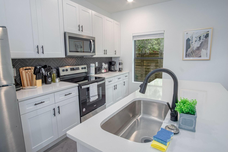 Others 4, Gorgeous 3 BR 2 BA Near Amazing Downtown, Bexar