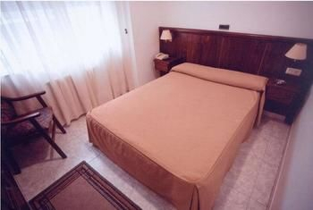 Others 3, Hostal Linar, A Coruña