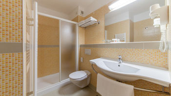 Bathroom 4, Hotel Aurora, Mali Lošinj