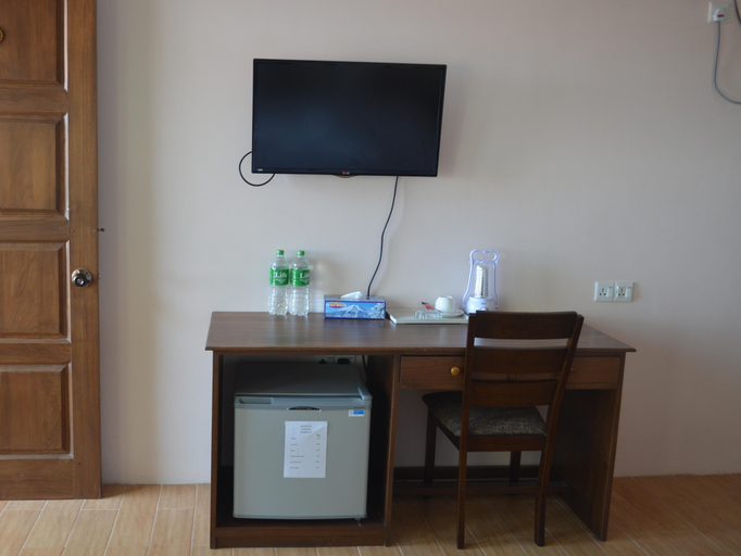 Others 5, Hotel Lux, Bassein