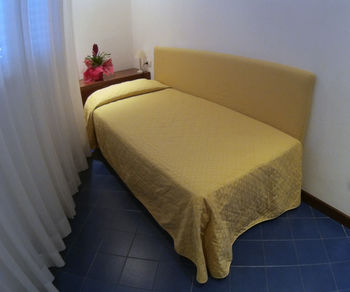 Others 2, Residence Adriatico, Rimini