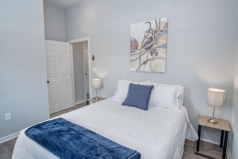 Bedroom 4, Cozy and Lovely 2BR 2BA Apt#a Near Lively Downtown, Bexar
