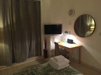 Others 1, The Luxury Inn, London