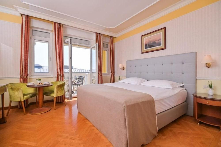 Bedroom 2, Hotel Continental, Opatija/Veprinac