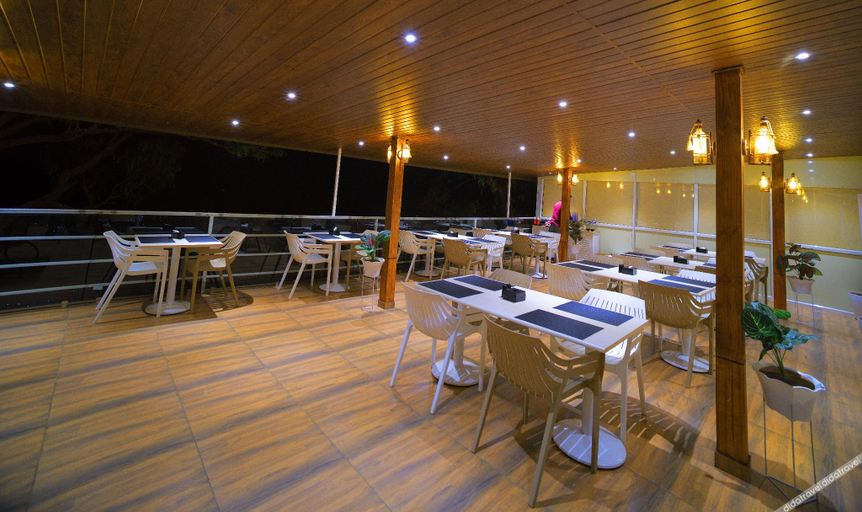 Food & Drinks 5, Useeka Resort, Satara