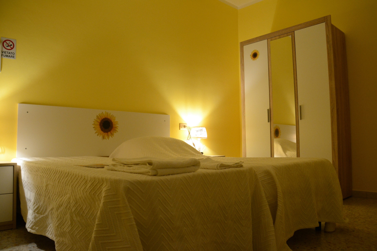 Bedroom 3, A1-GIRASOLE BED AND BREAKFAST, Rome