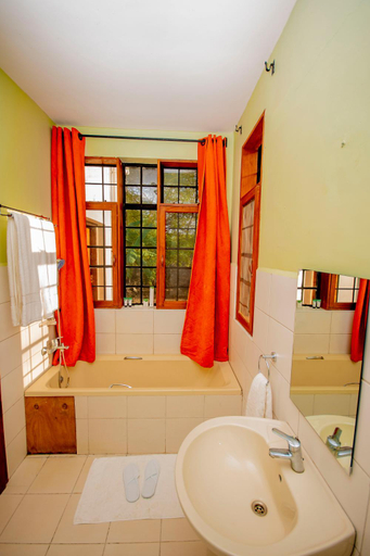 Bathroom 3, Amani Farmhouse, Meru