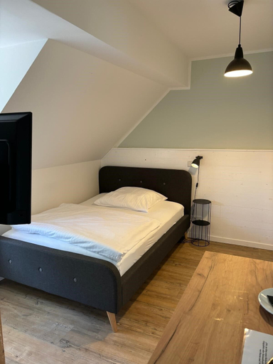 Bedroom 3, Hotel Alte Navigationsschule, Leer
