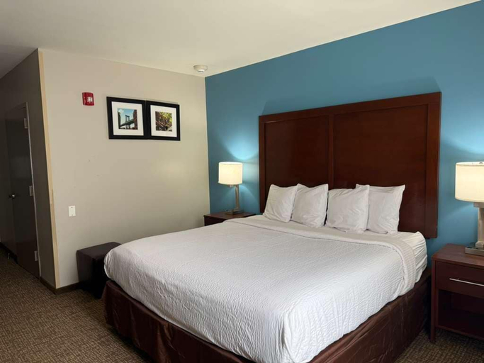 Bedroom 3, Days Inn by Wyndham Brooklyn Marine Park, New York
