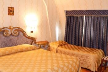 Others 4, Grand Hotel Hermitage, Rome