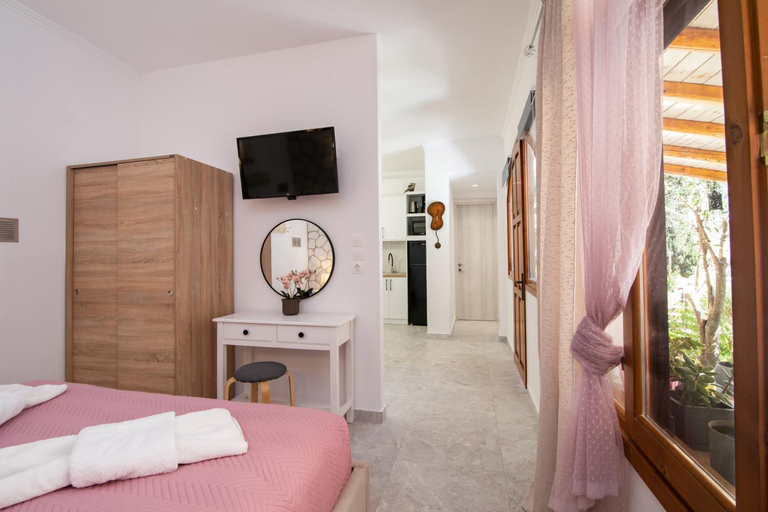 Bedroom 2, Kiki's Apartments, Ionian Islands