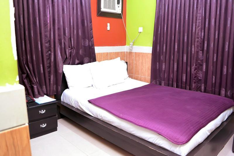Bedroom 4, Inglesias Hotels, Mainland