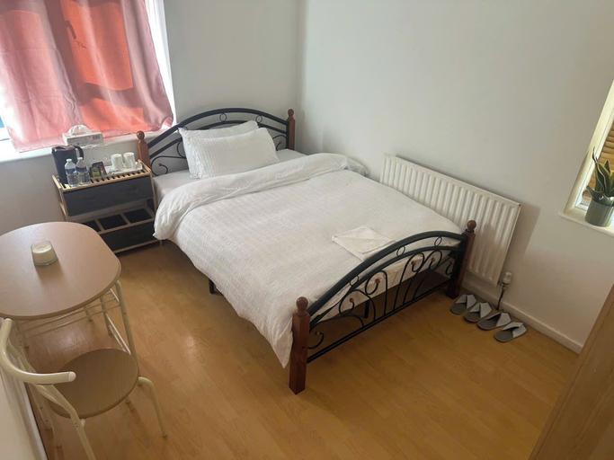 Others 3, Tran UK Homestay, London