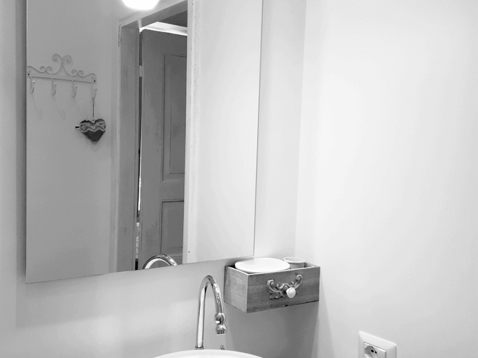 Bathroom 4, Le Villanelle B&B, Napoli