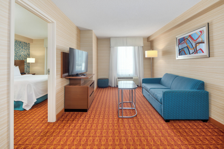 Bedroom 3, Fairfield Inn and Suites by Marriott Toronto Airport, Peel