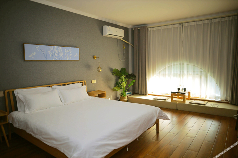 Others 5, Molly's Motel, Jinhua