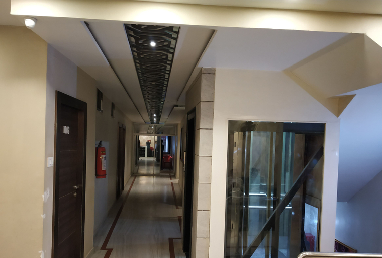Public Area 3, Hotel Aadesh Palace, Varanasi