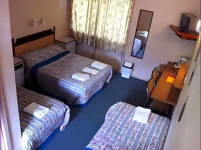 Bedroom 3, Bushmans Retreat Motor Inn, Gundagai