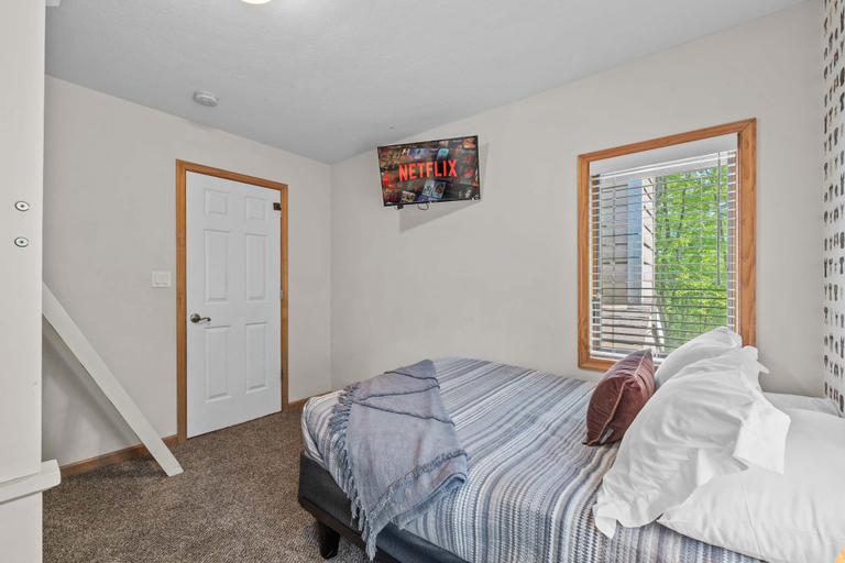 Room 4, Mins2 Jfbb Split Rock With Hot Tub and Game Room, Carbon