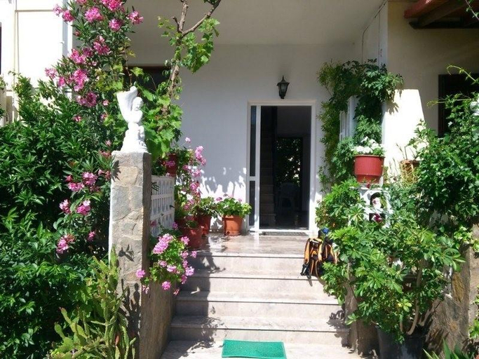 Others 5, Pigi Pension, North Aegean
