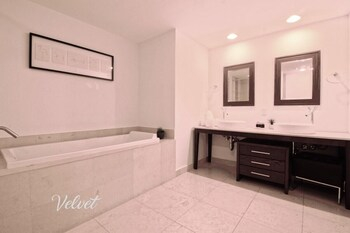 Others 4, ICON Brickell Suites by Vesper, Miami-Dade