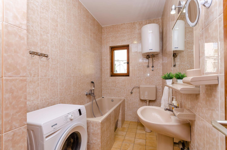 Bathroom 2, Apartments Marin Two, Trogir
