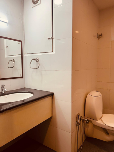 Bathroom 2, Hotel Lals Residency, Pathanamthitta