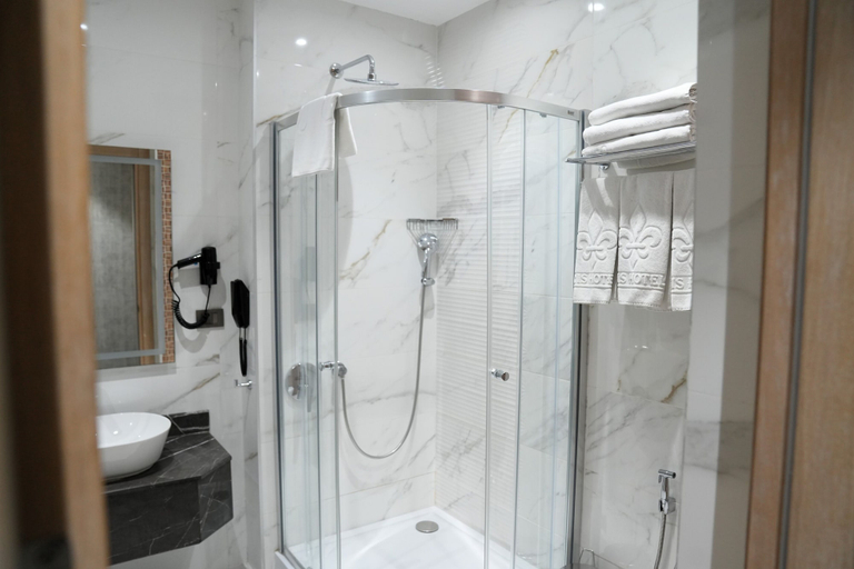 Bathroom 5, Iris Hotel Baku, Baku