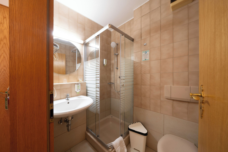 Bathroom 5, Hotel Bären, Rhein-Neckar-Kreis