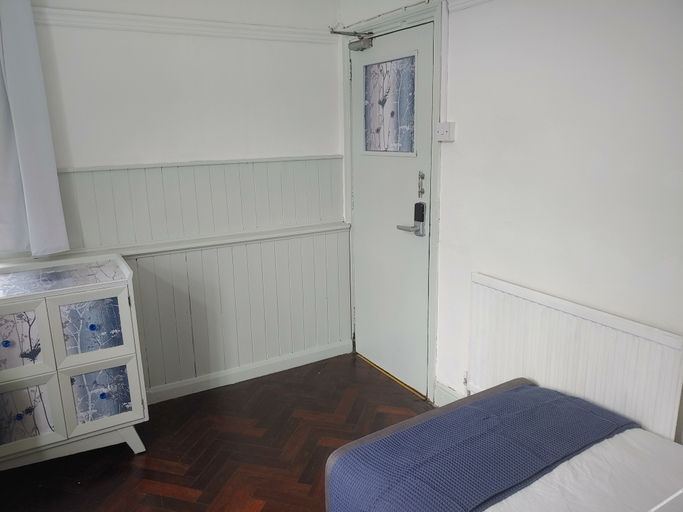 Bedroom 3, The Walrus Bar and Hostel, London