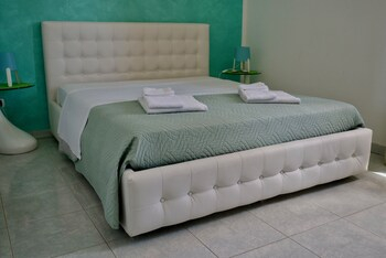 Others 3, Villa Elite, Agrigento