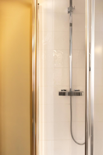 Bathroom 2, Hotel Linette, Lozère