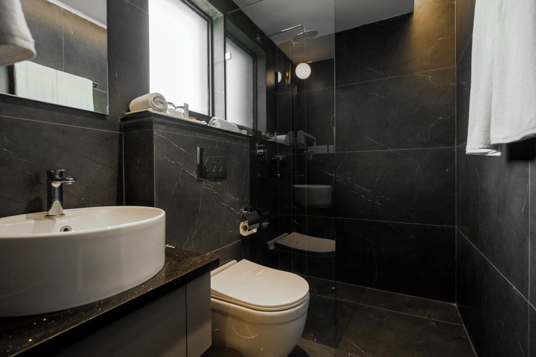 Bathroom 3, ila Comfort Baglung, Dhaualagiri