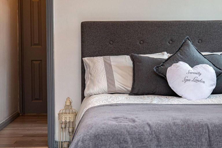 Bedroom 2, 1-bed Apartment With Private hot Tub, Sauna & gym, London