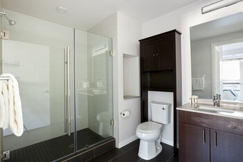 Bathroom 5, Sonder at University Park, Denver
