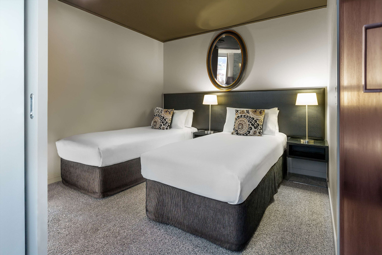 Bedroom 2, DoubleTree by Hilton Queenstown, Queenstown-Lakes