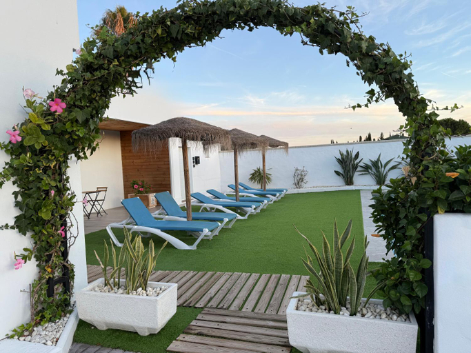 Others 3, APARTAMENTOS LA MAR SALA piscina compartida, Cádiz