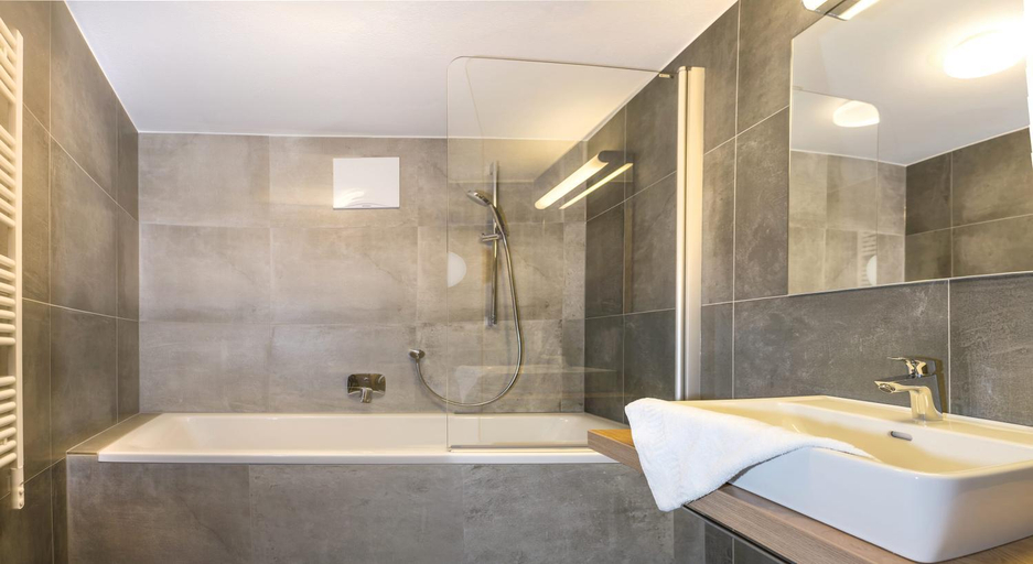 Bathroom 2, Kristall Plaza, Kufstein