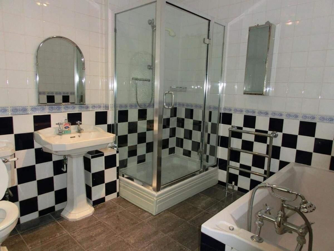 Bathroom, Ruxley Rooms, London