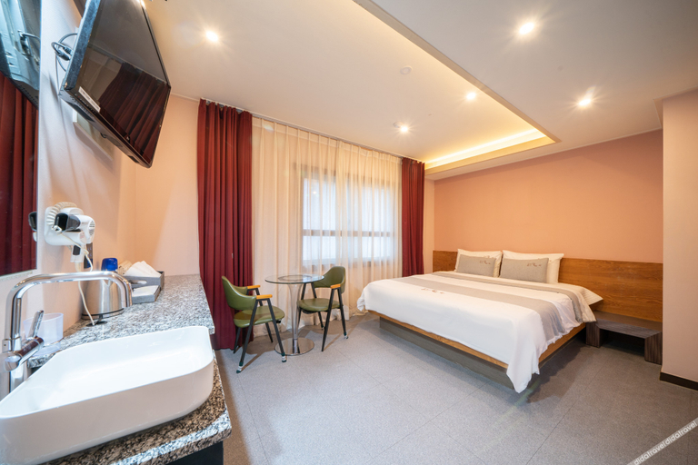 Bedroom 2, Busan Seomyeon X, Busanjin