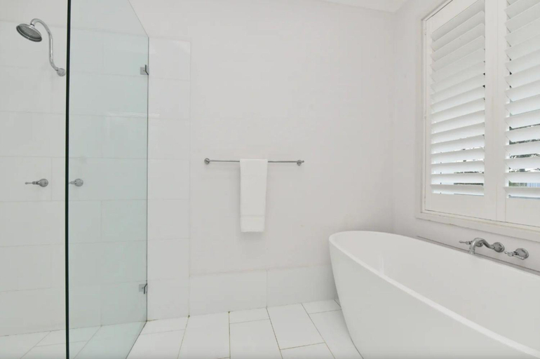 Bathroom 3, Palmers Lane Vineyard Cottage, Cessnock