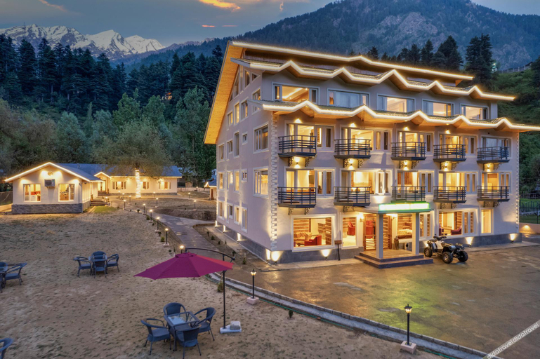 Exterior & Views